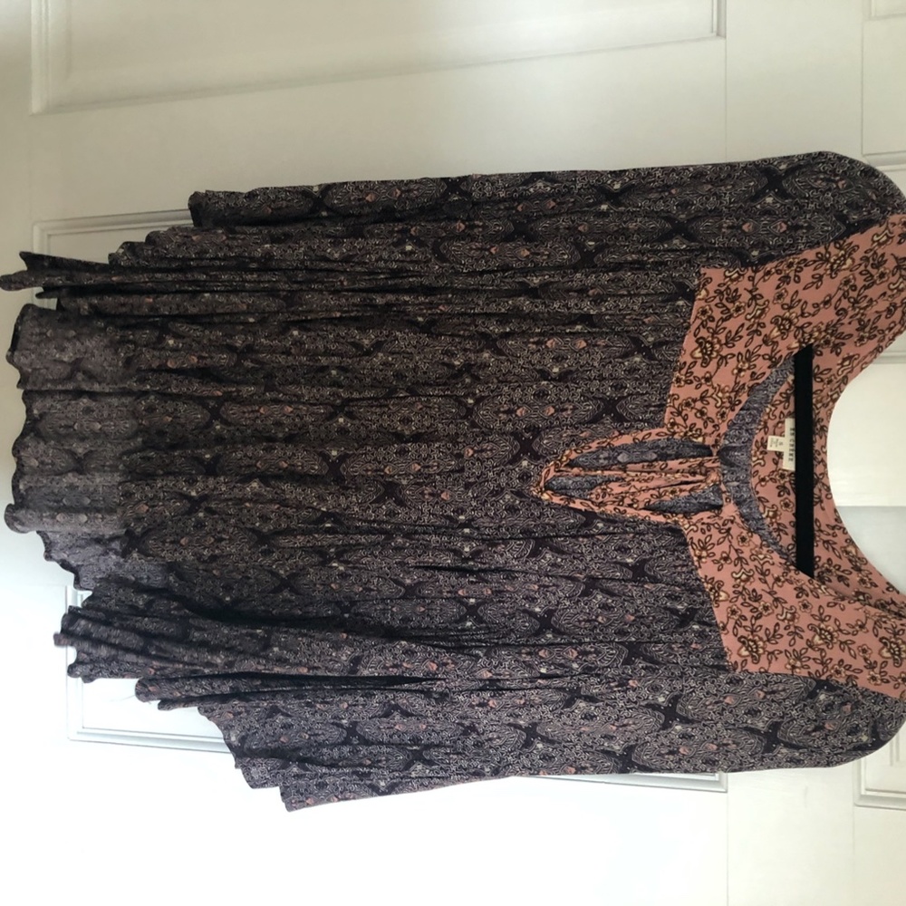 Patterned Blouse - Picture 2 of 3